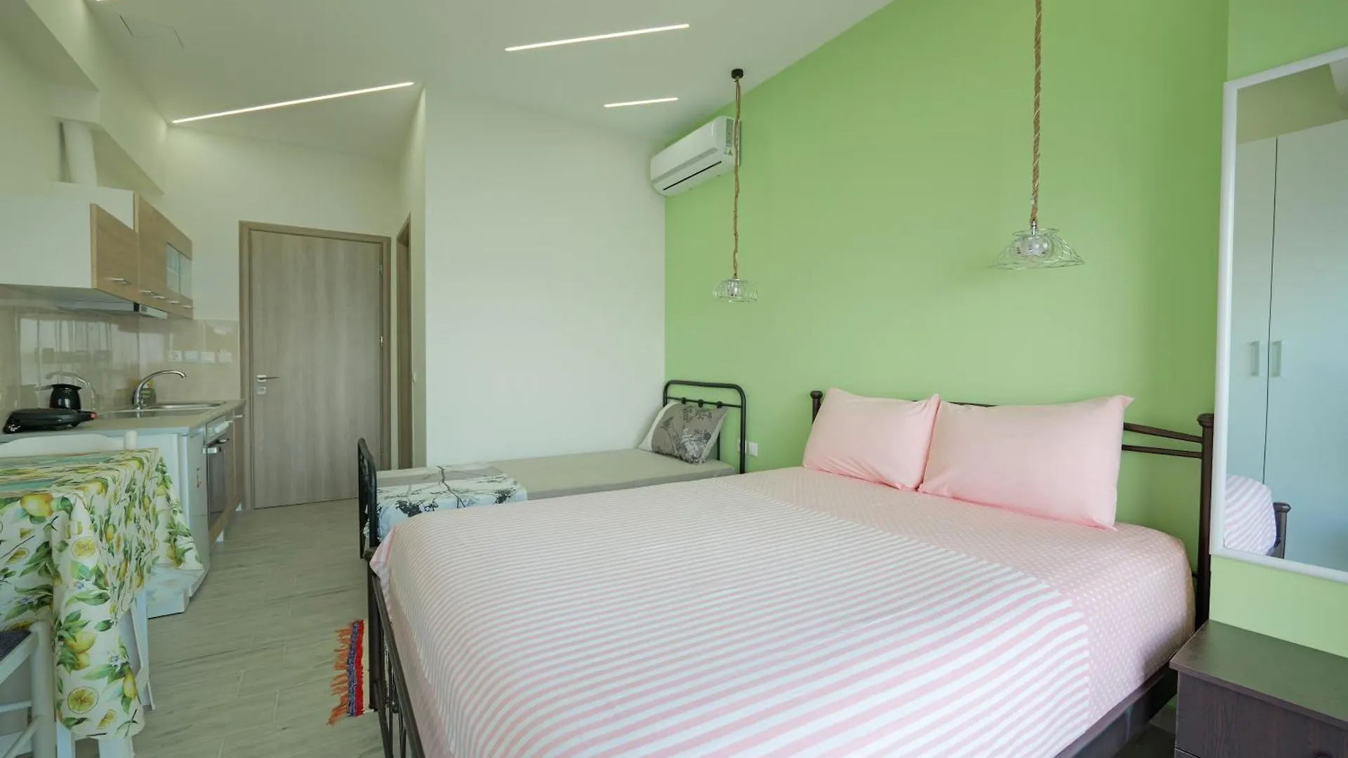 Vila Shakaj Sarandë 0*,